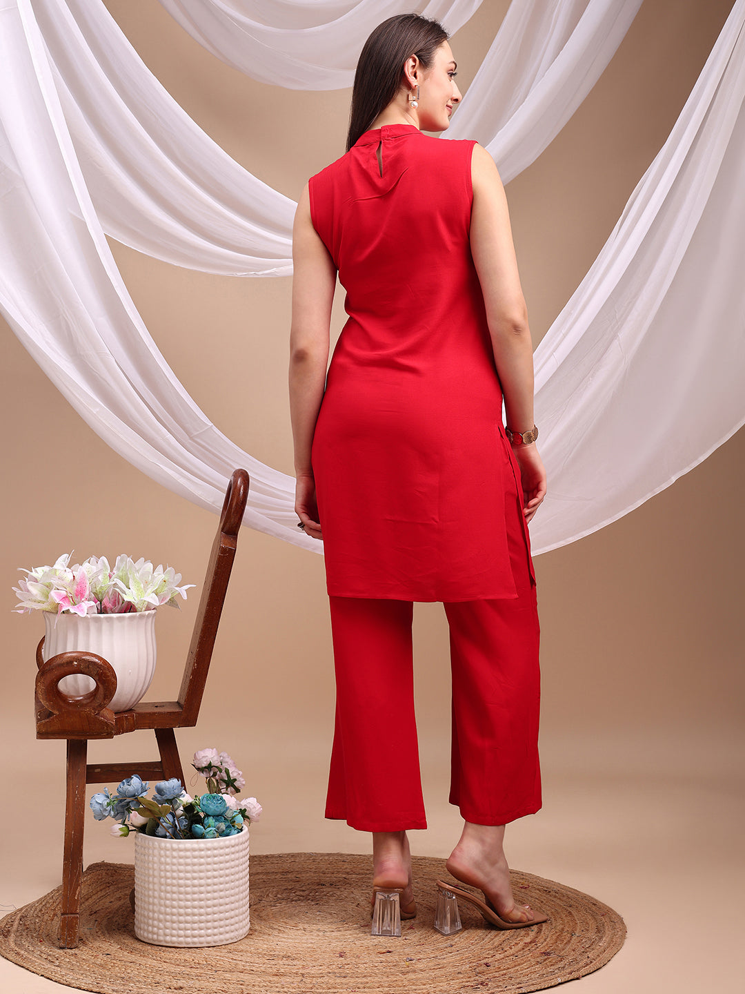 Red Queen of Hearts Embroidered kurta with Pockets Co-ords Set