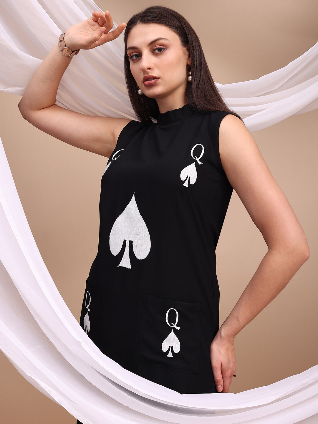 Black Queen of Hearts Embroidered kurta with Pockets Co-ords Set