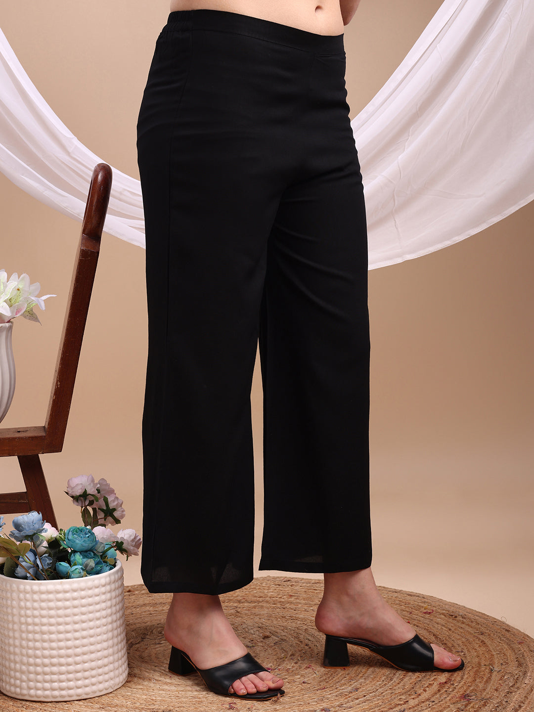 Black Queen of Hearts Embroidered kurta with Pockets Co-ords Set