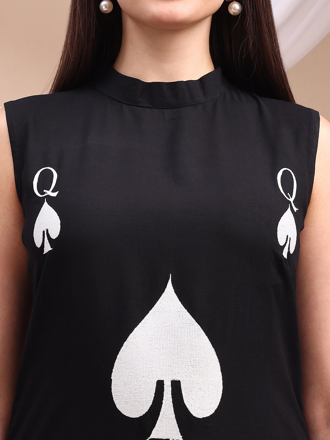 Black Queen of Hearts Embroidered kurta with Pockets Co-ords Set