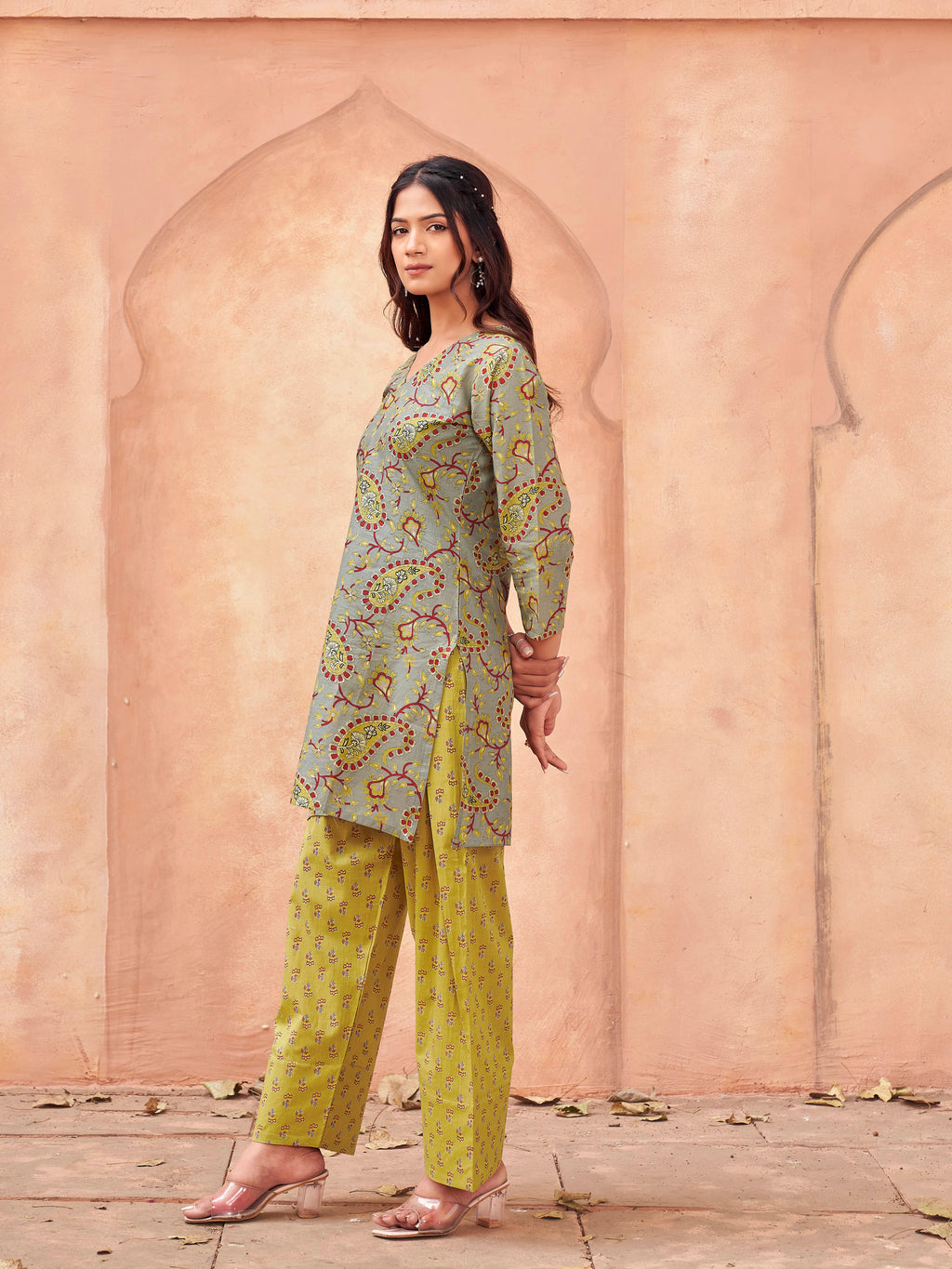 Gray color pure cotton with jal printed tunic & printed farsi salwar co-ord set