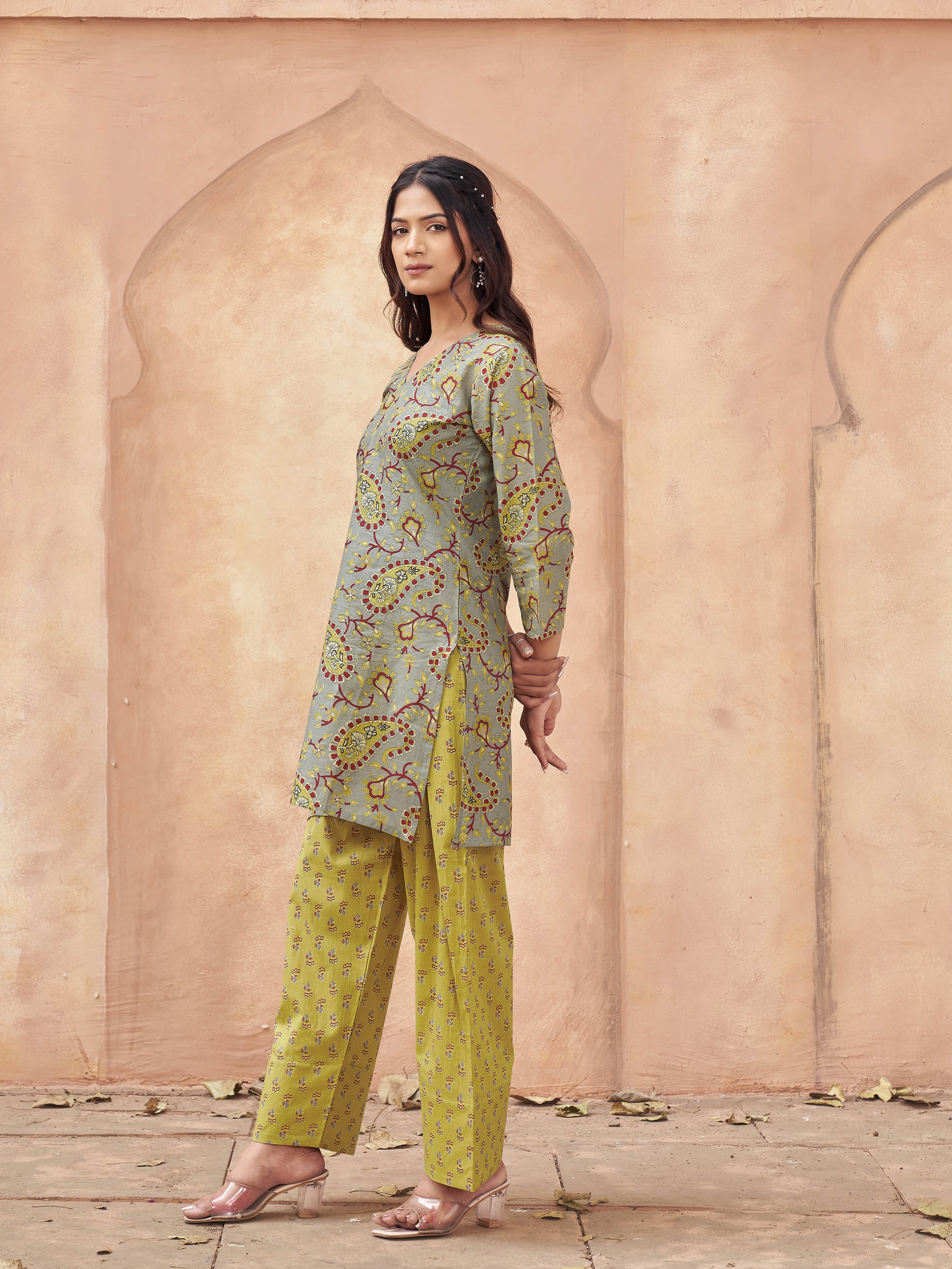 Gray color pure cotton with jal printed tunic & printed farsi salwar co-ord set