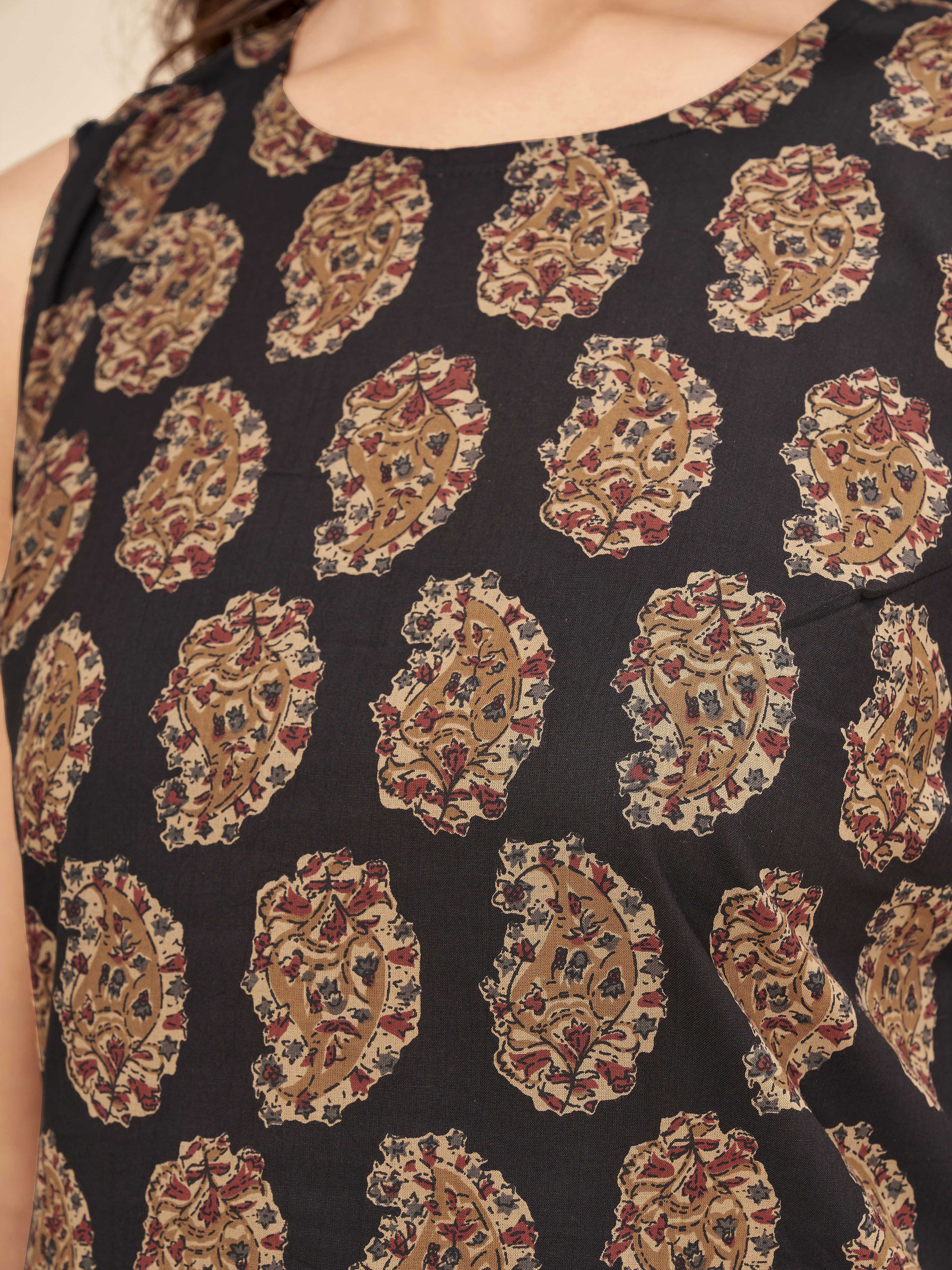 Sleeveless black color jaipuri printed incut style kurti with plazzo & stylised back dori cordset
