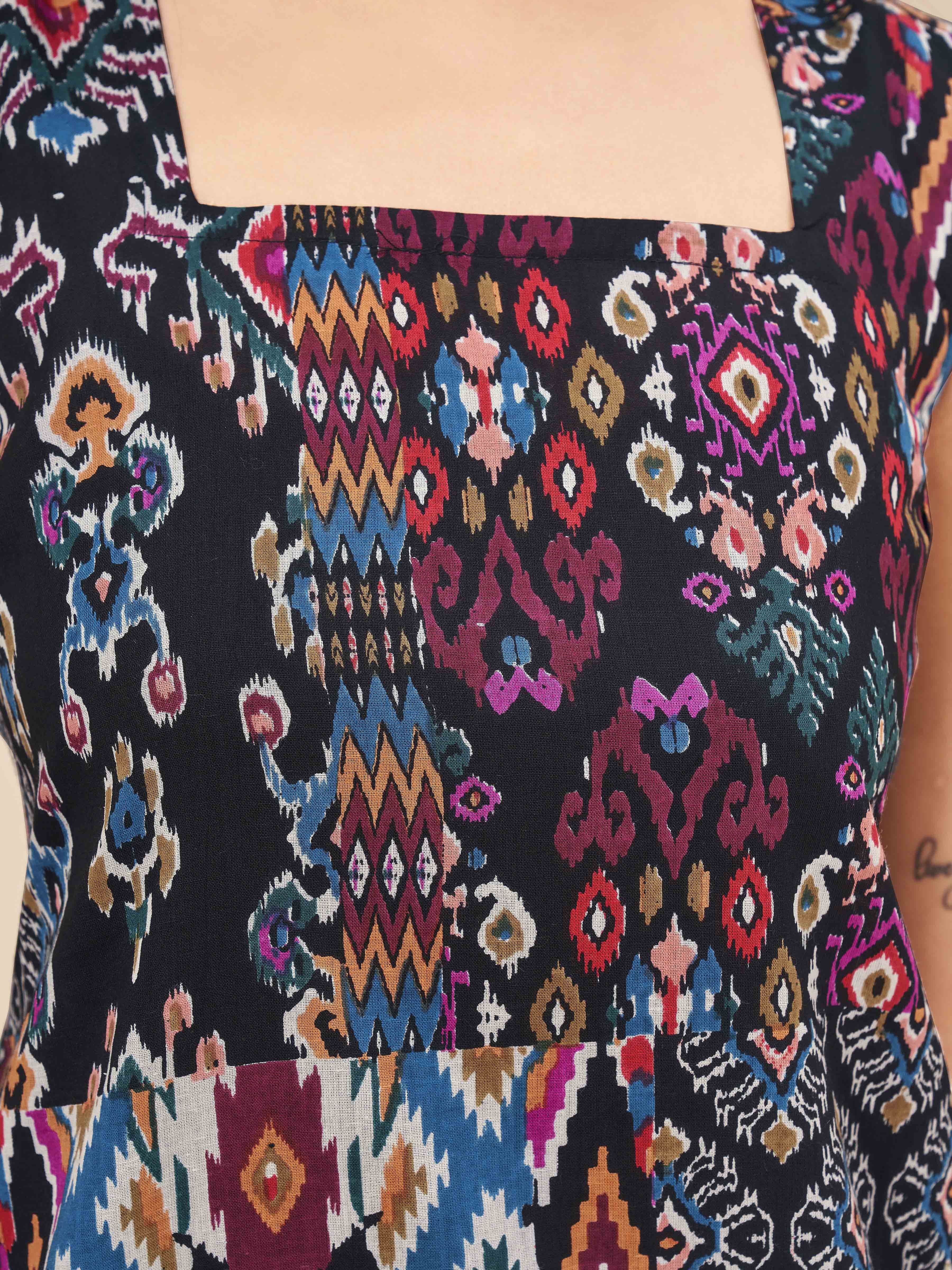 sleeveless black color jaipuri printed kurti with plazzo and back dori design cordset