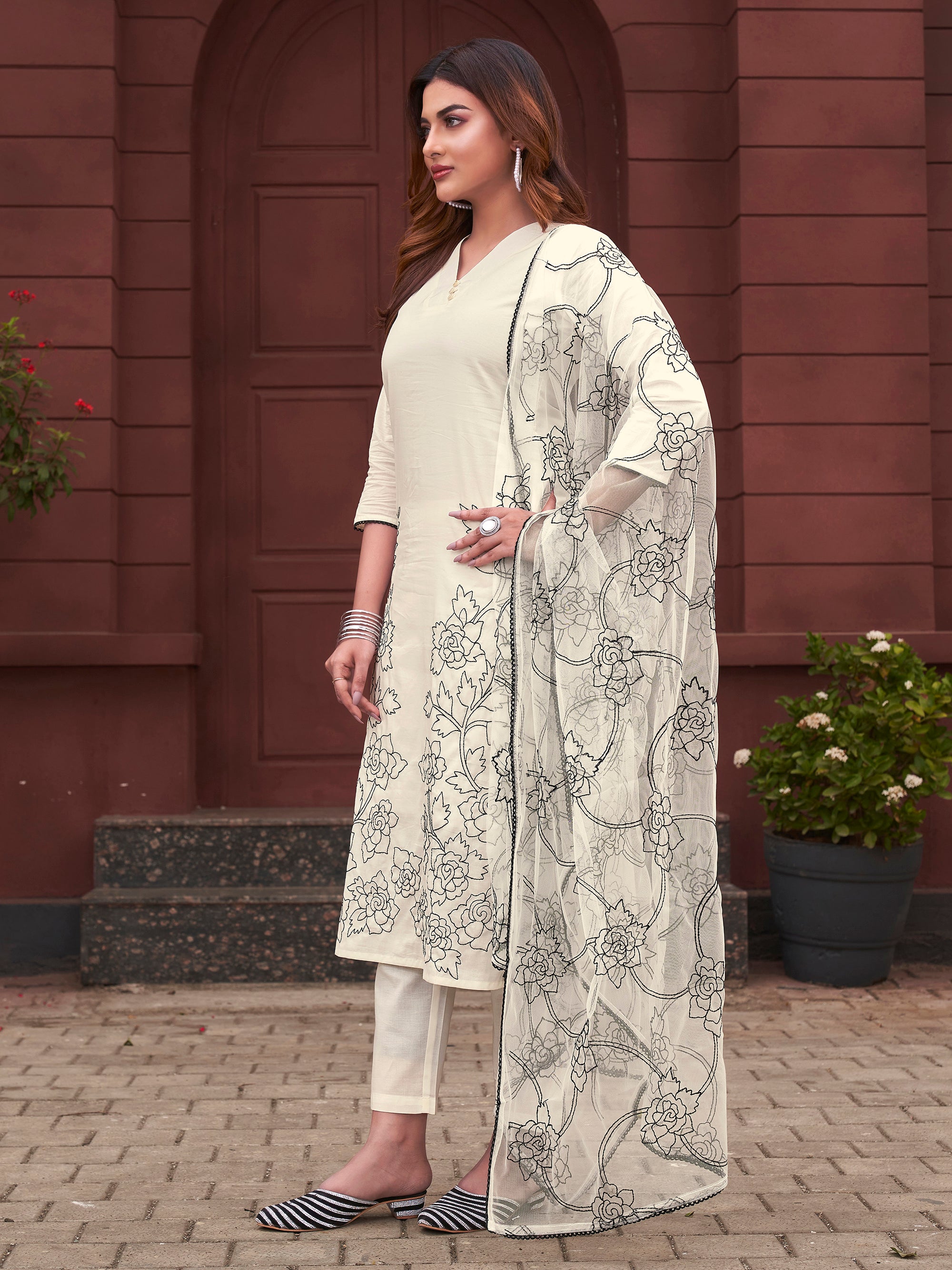 White Color Pure Cotton With Heavy Dupatta & Black Thread Embroidery Kurta Set