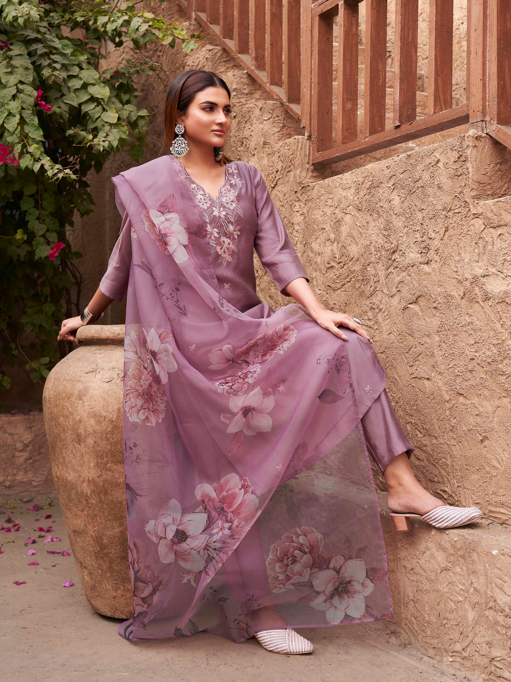 Mauve Color Silk Blend With Printed Dupatta & Light Shade Embroidery Kurta Set