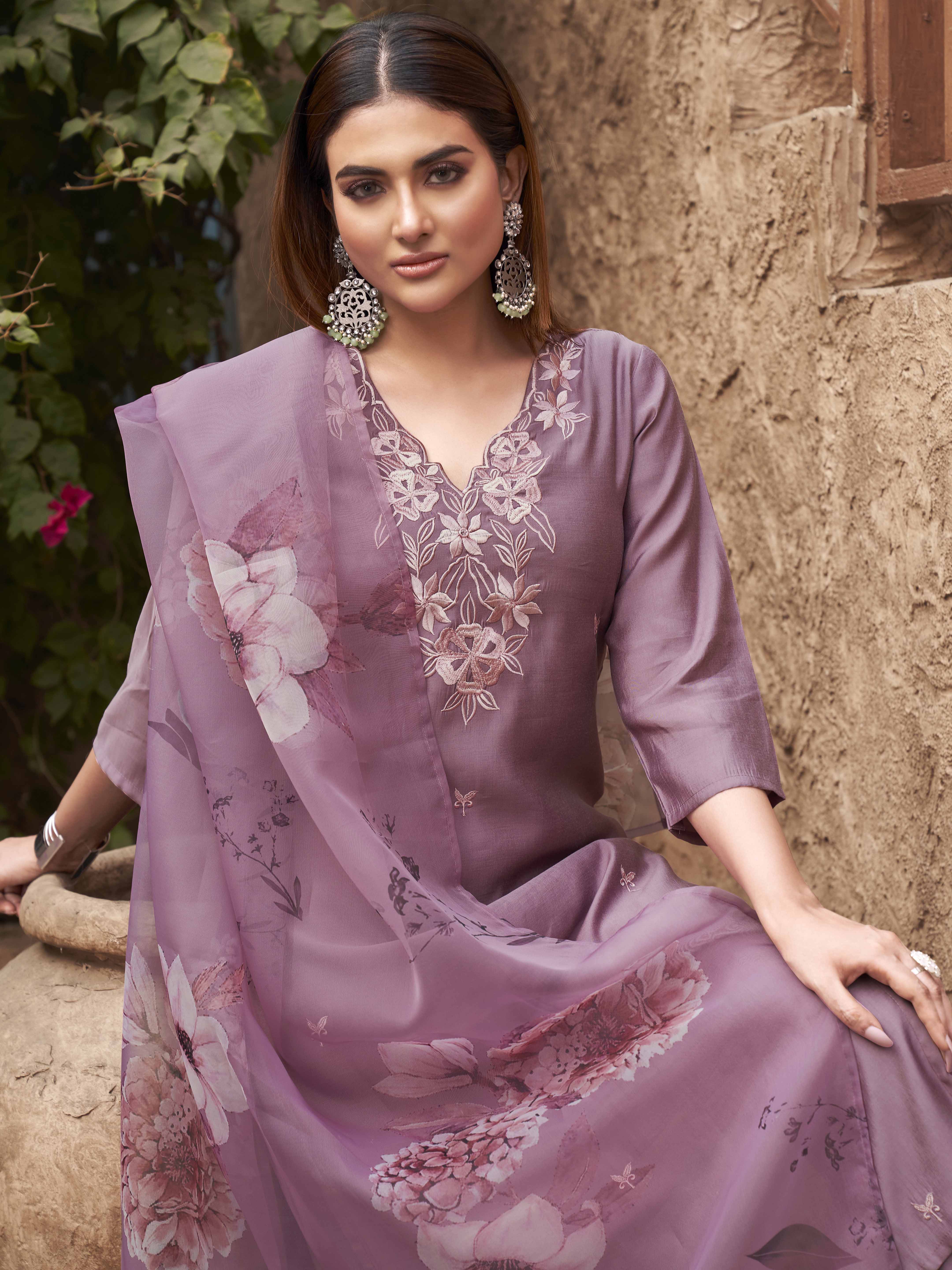 Mauve Color Silk Blend With Printed Dupatta & Light Shade Embroidery Kurta Set