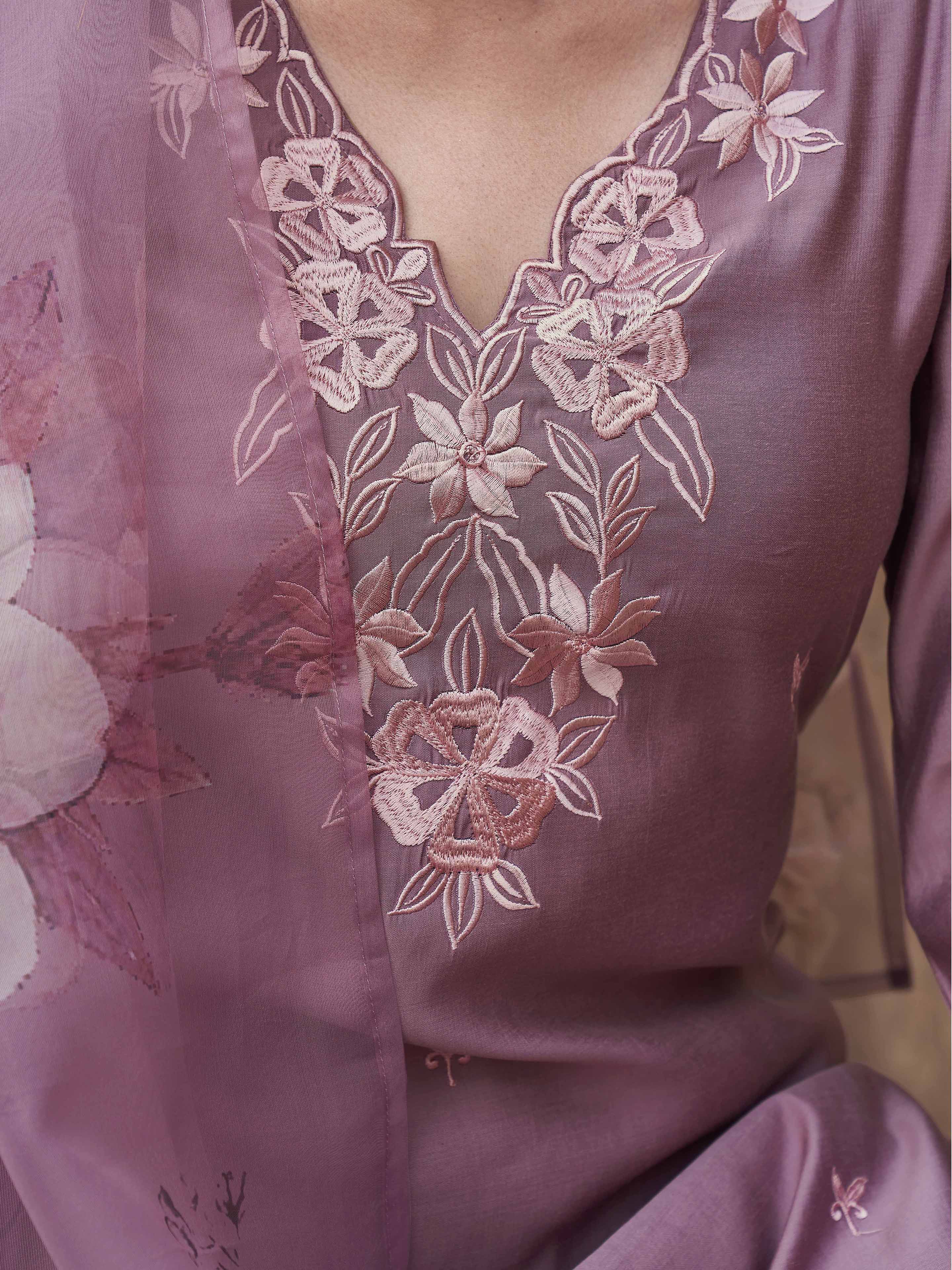 Mauve Color Silk Blend With Printed Dupatta & Light Shade Embroidery Kurta Set