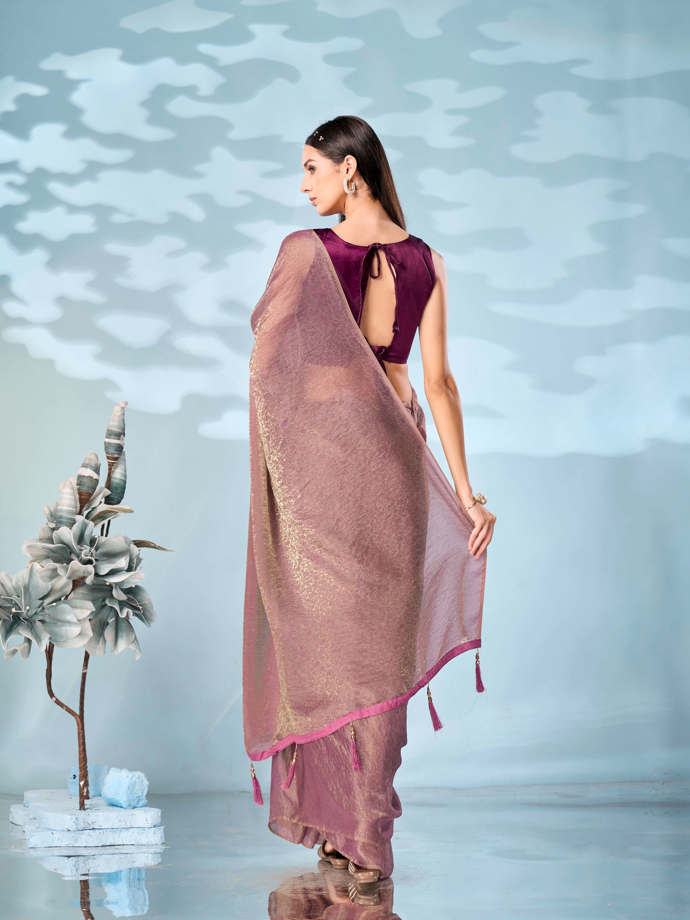 Two tone pink and gold colored woven saree with tassles on pallu